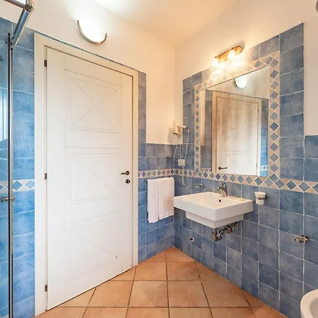 Relaxing Baia Dei Mirti B3 1 Bedroom Sleeps 3 Persons * Vignola Mare